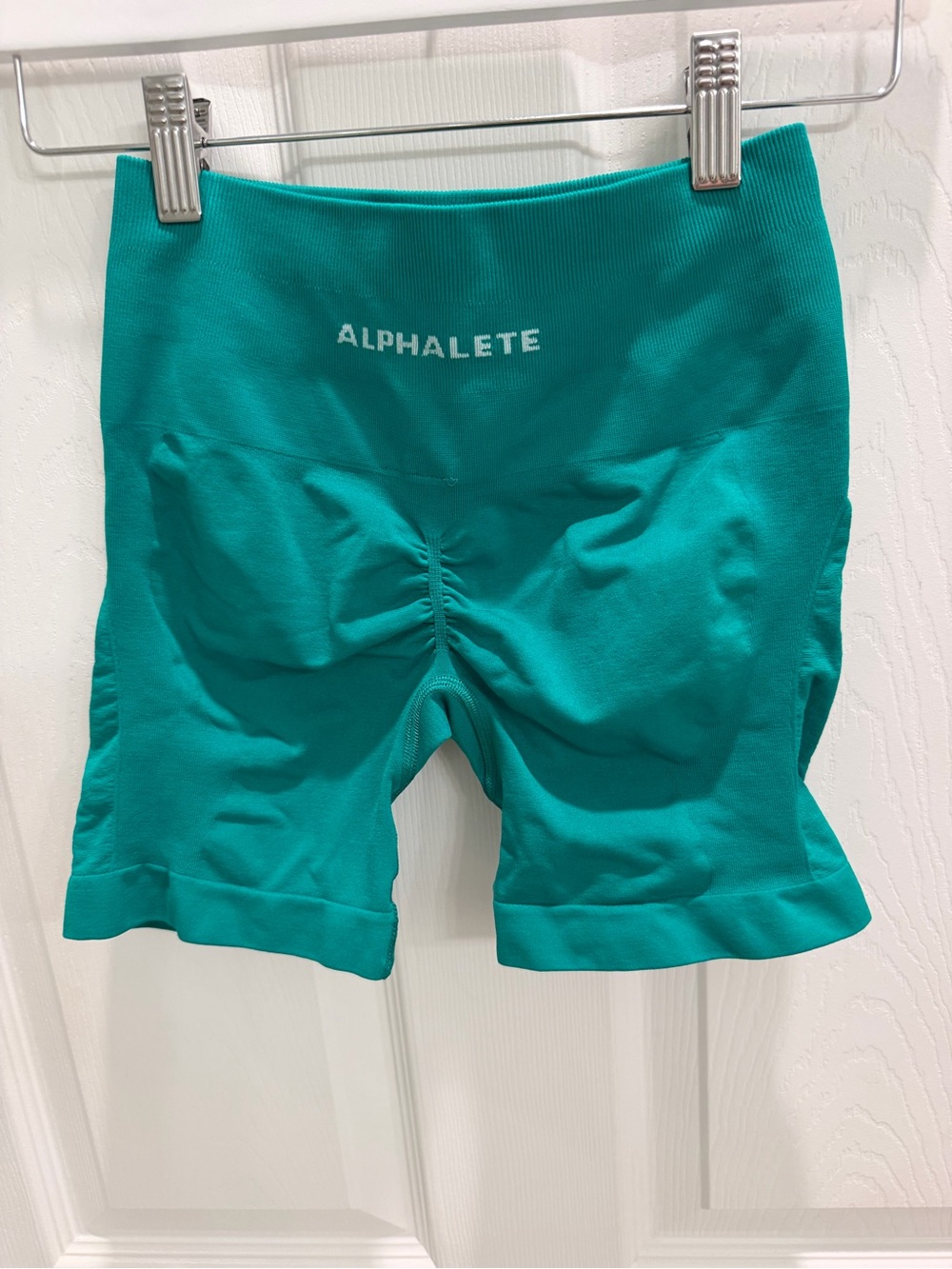 Alphalete Amplify High Rise Scrunch Shorts green  Size Small bike women